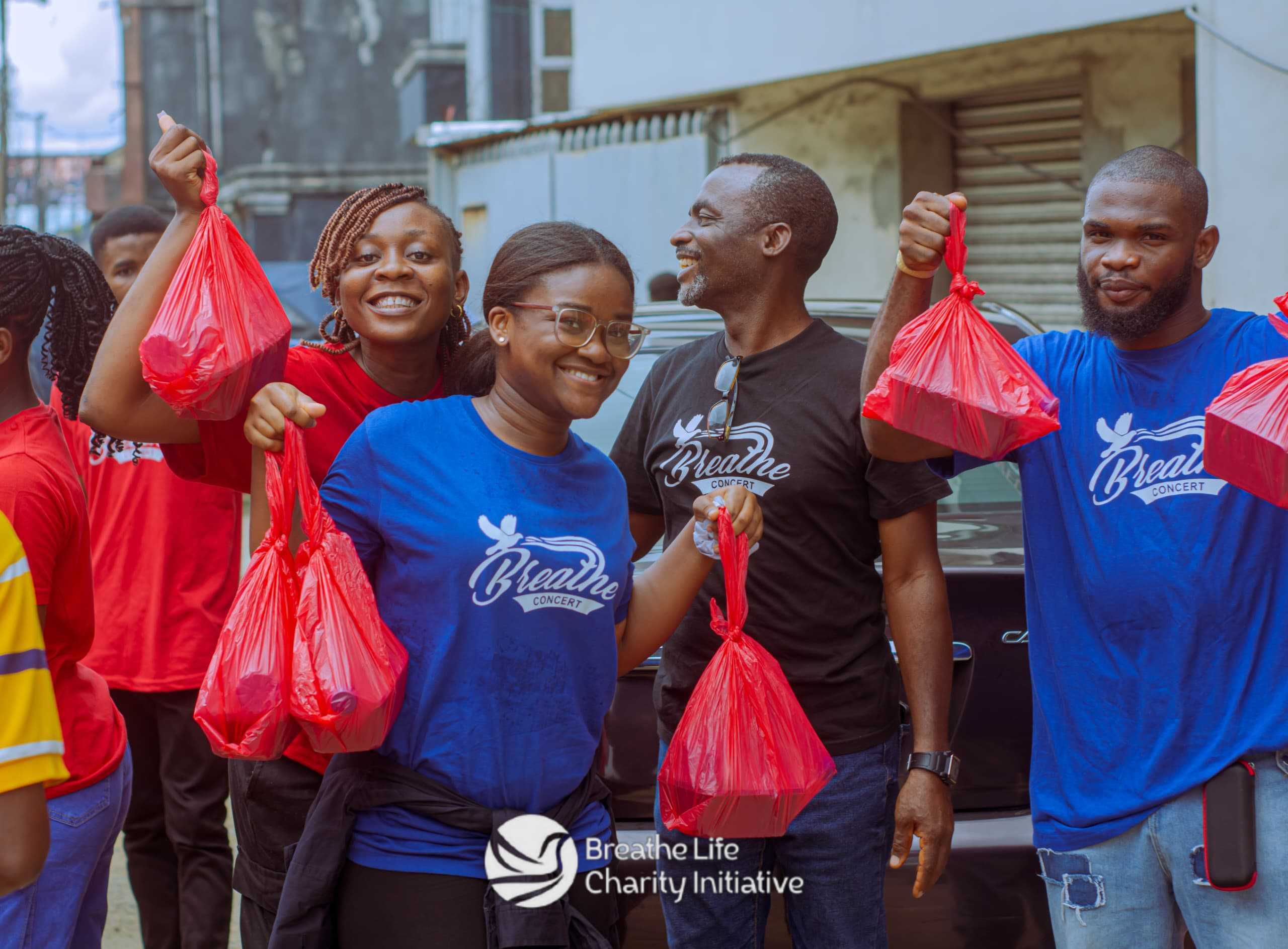 Street Feeding. Port Harcourt, Nigeria September 2024